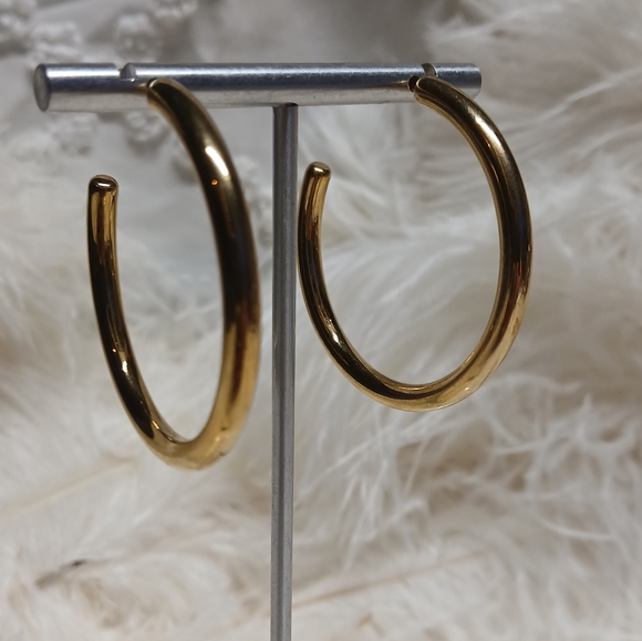 18k Hoop Earrings - Picture 2 of 7